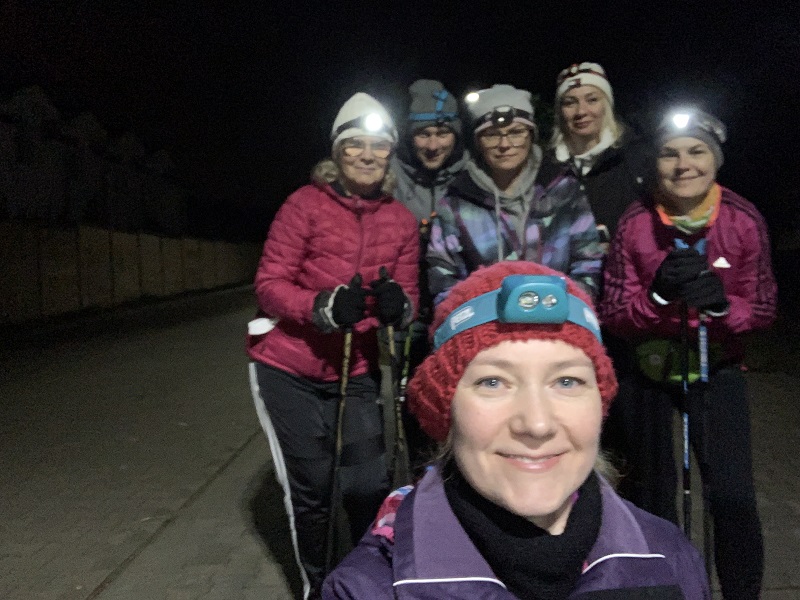 nordic walking nocą